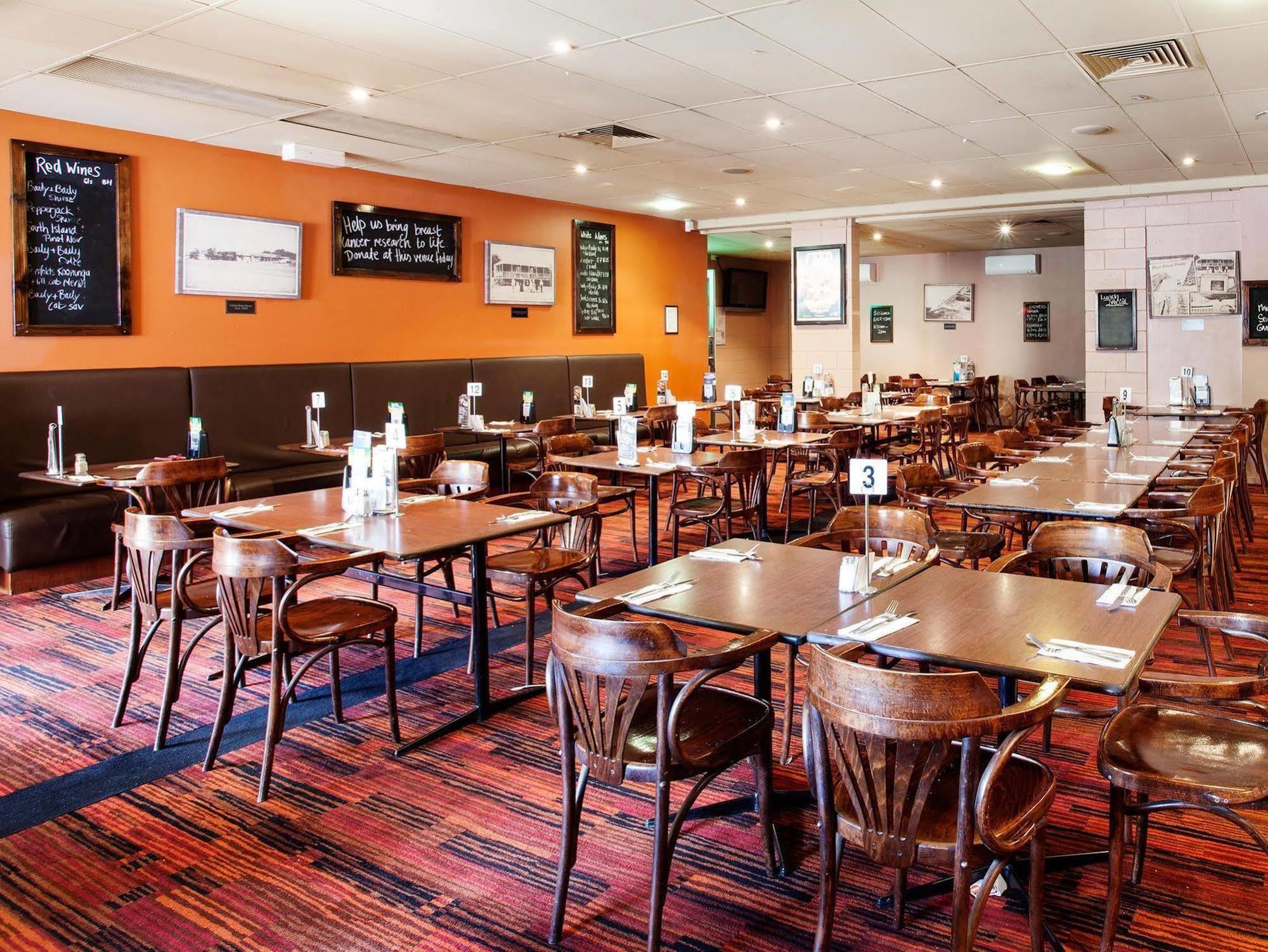 Upper Ross Hotel Townsville Exteriör bild