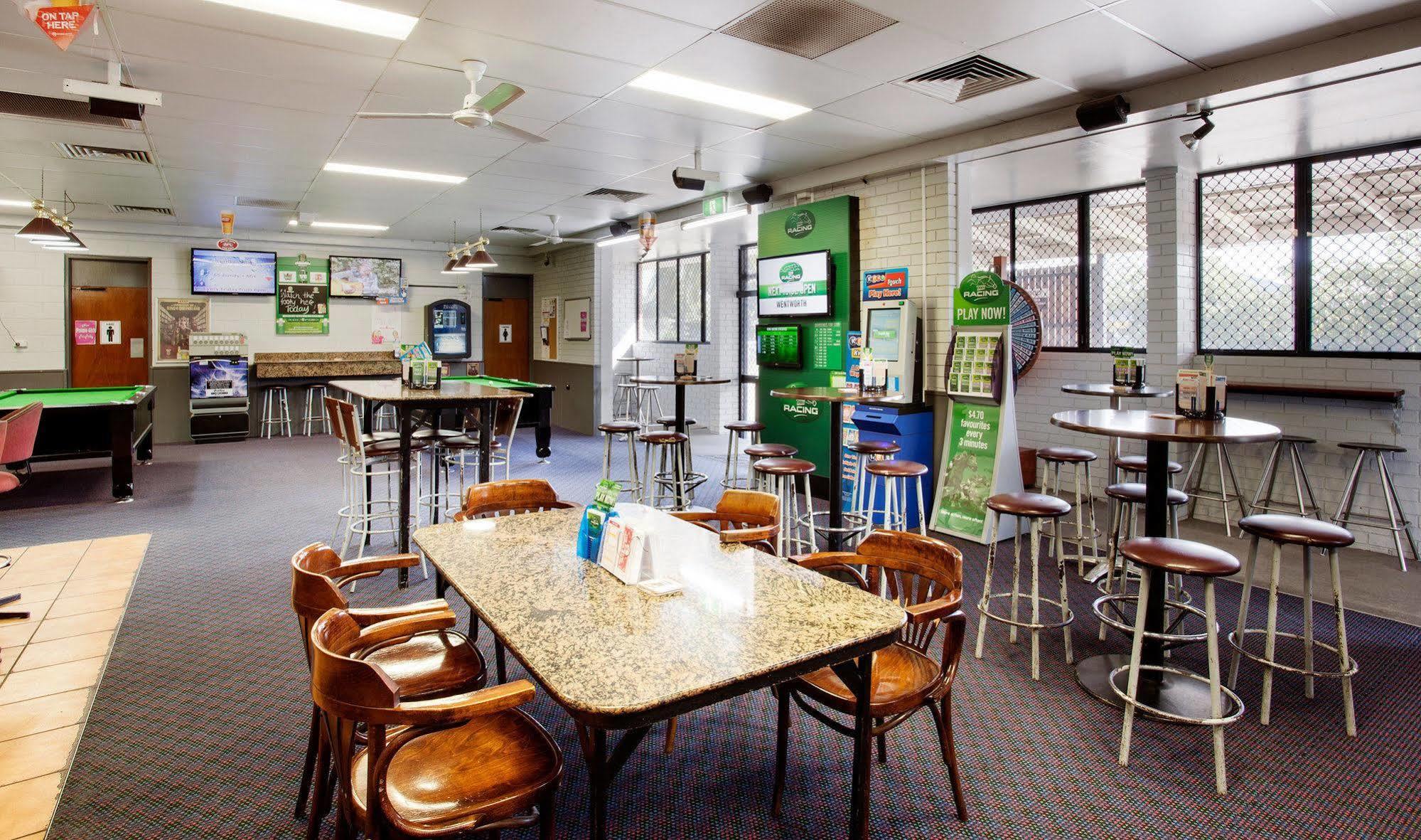 Upper Ross Hotel Townsville Exteriör bild