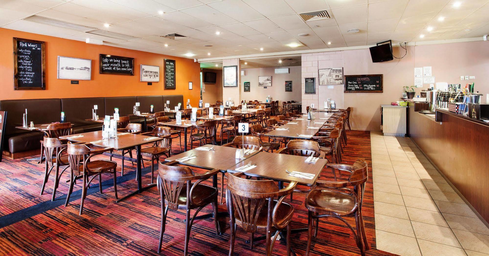Upper Ross Hotel Townsville Exteriör bild