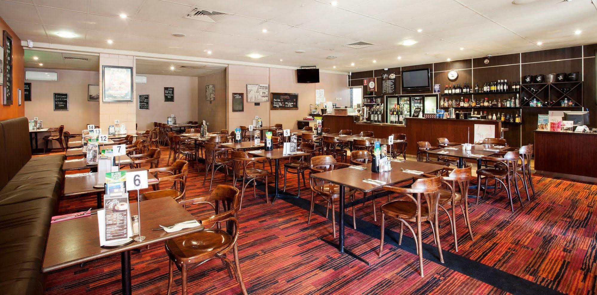 Upper Ross Hotel Townsville Exteriör bild